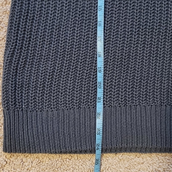 Pink Victoria's Secret sweater. Size XS - Picture 6 of 8